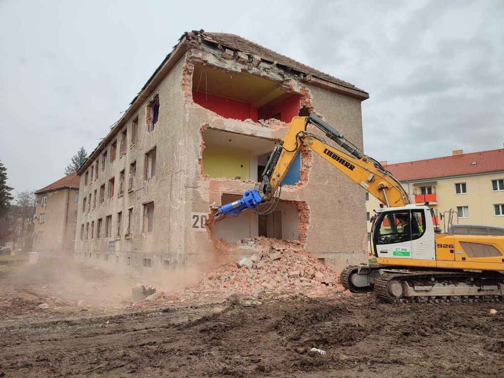 buranie bytovky 205 partizánske