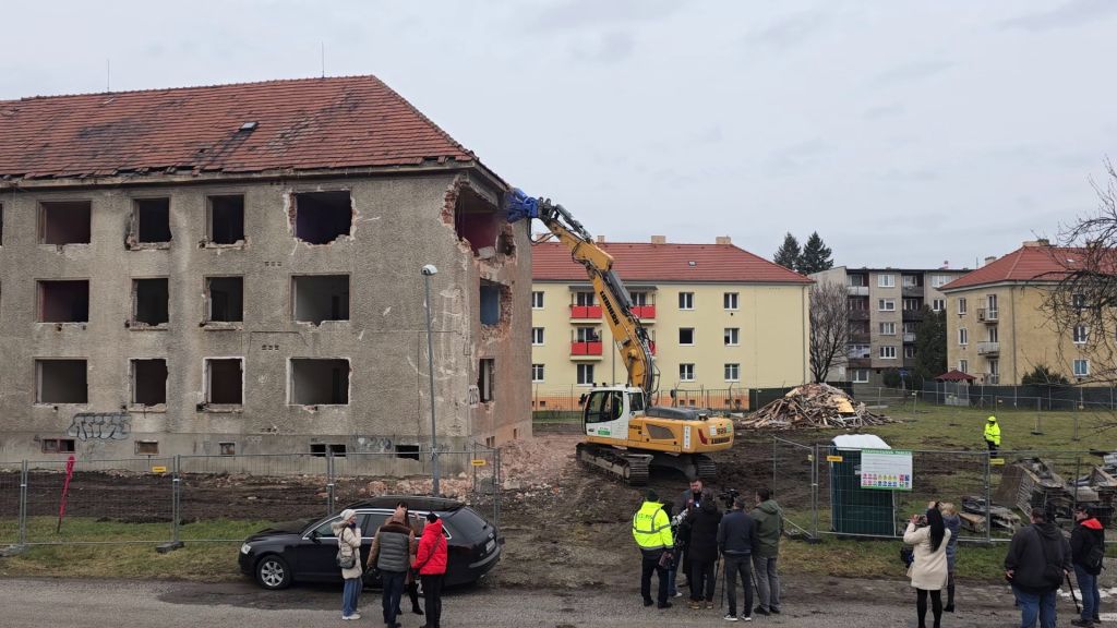 buranie bytovky 205 partizánske