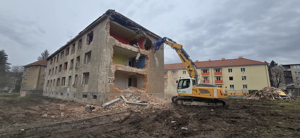 buranie bytovky 205 partizánske